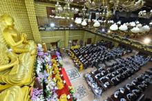 Tụng Kinh trong đêm cuối khóa tu Xuất gia gieo duyên