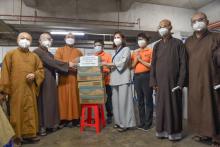 Phái đoàn Trung ương Giáo hội đã đến thăm chùa Giác Ngộ - nơi hiện đang hỗ trợ hơn ngàn phần thuốc và hàng trăm bình oxy mỗi ngày cho các F0