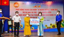 Quỹ ĐPNN - Chùa Giác Ngộ đóng góp 100 triệu đồng vào Quỹ “Vì người nghèo” năm 2021 của UBMTTQVN Q.10