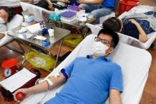 Gần 350 người tham dự chương trình hiến máu đầu năm tại chùa Giác Ngộ