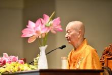 Đức Quyền Pháp chủ chỉ dạy pháp cầu siêu giúp quyến thuộc bồ đề