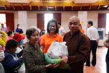 Chùa Giác Ngộ, Qũy Đạo Phật Ngày Nay mang xuân đến với 200 bà con khó khăn tại phường 2 quận 10