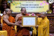 TT. THÍCH NHẬT TỪ NHẬN "BẰNG TIẾN SĨ DANH DỰ" VÀ "GIẢI THƯỞNG NGHIÊN CỨU VÀ GIÁO DỤC QUỐC TẾ"