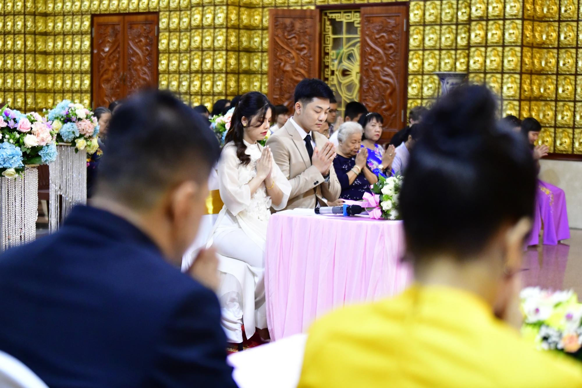 Vợ chồng xem nhau như đóa hoa, hôn nhân hạnh phúc mãi đến già