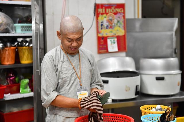 Chùm ảnh: Hành giả chấp tác trong ngày đầu tiên khóa tu "Xuất gia gieo duyên"