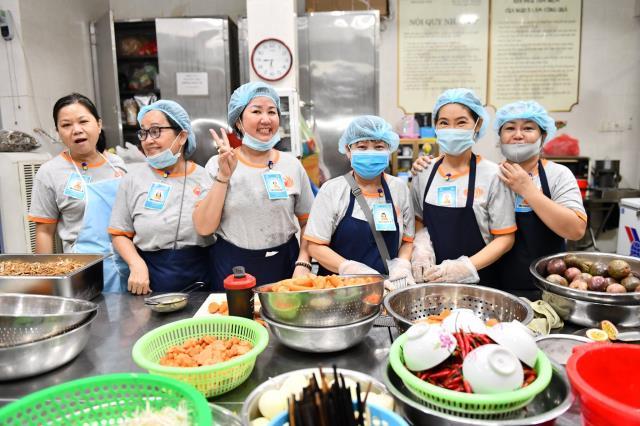 Chùm ảnh: Hành giả chấp tác trong ngày đầu tiên khóa tu "Xuất gia gieo duyên"