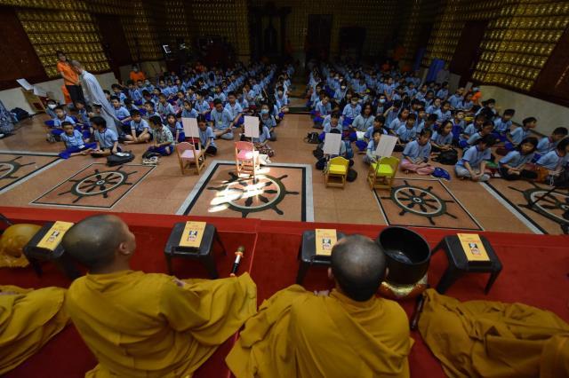 Búp sen từ bi: Lớp học Đạo đức Phật giáo thứ 7 hàng tuần