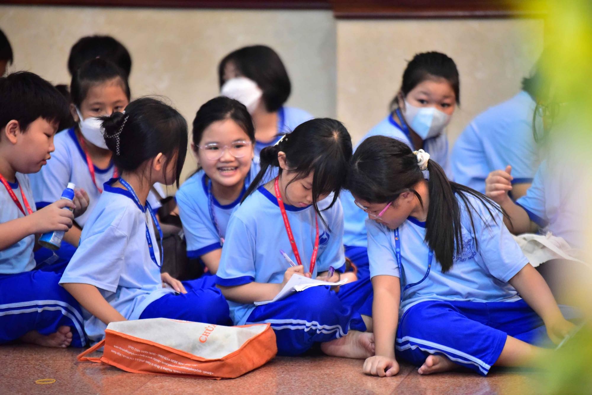 Cha mẹ ơi, cho con đến chùa học tập, vui chơi!