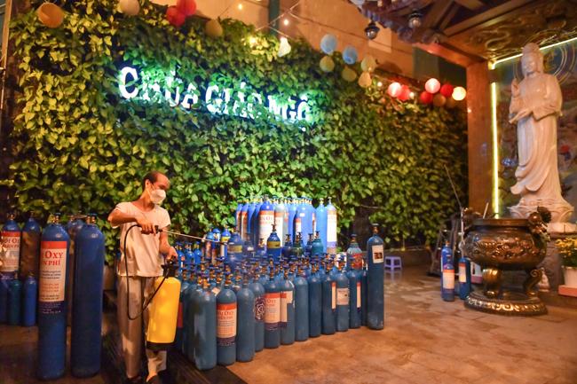 Hình ảnh nhà sư trong mùa COVID