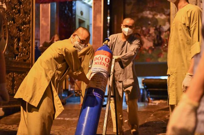 Hình ảnh nhà sư trong mùa COVID