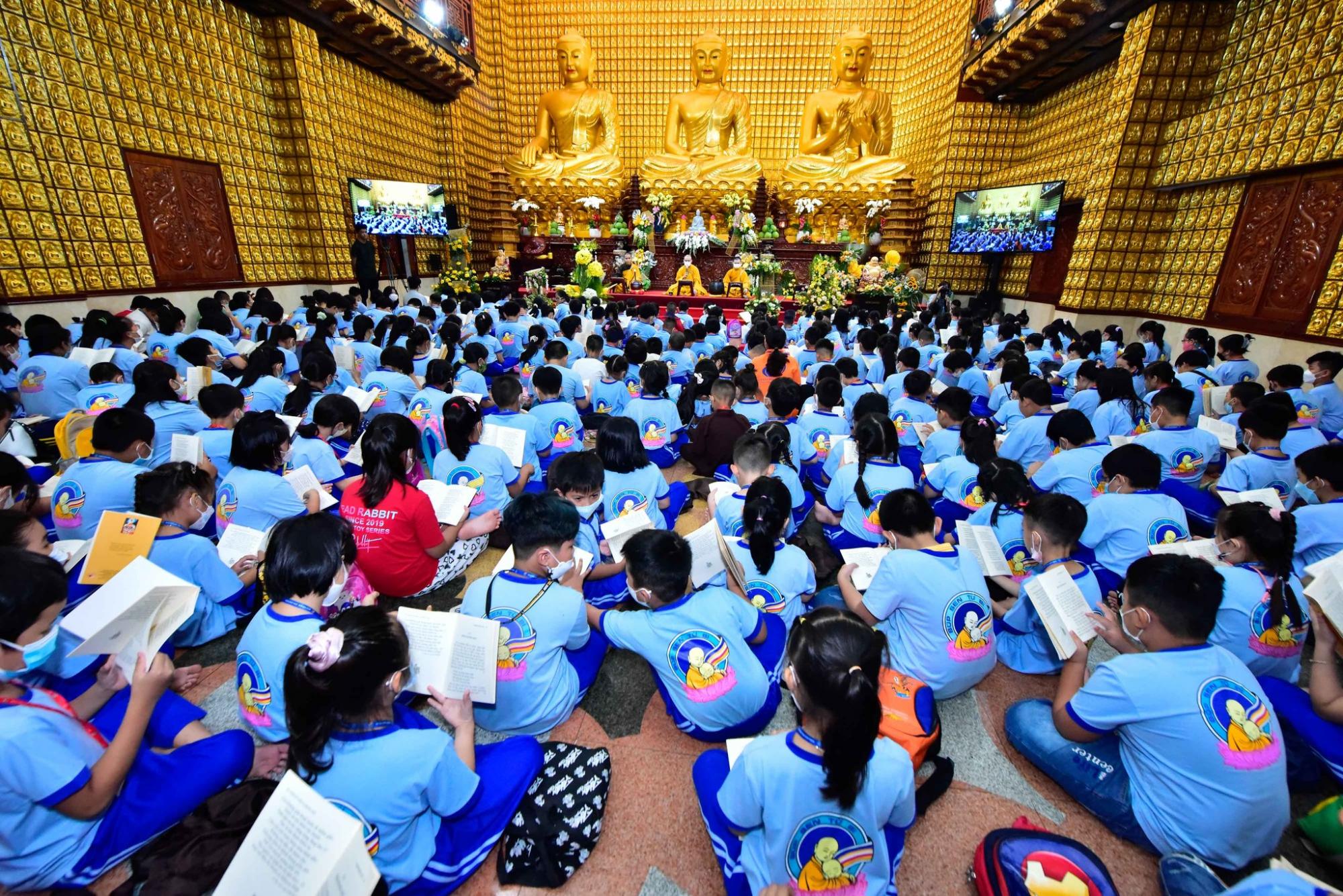 Cha mẹ ơi, cho con đến chùa học tập, vui chơi!