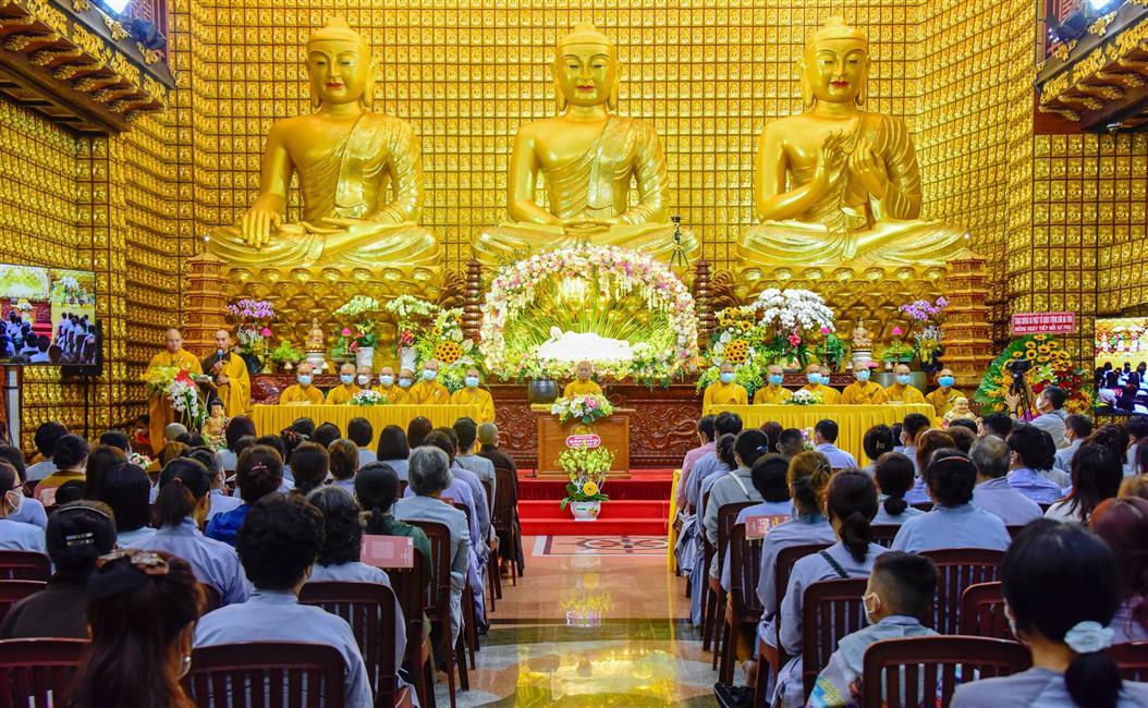 Đại lễ tưởng niệm đức Phật nhập Niết-bàn và mừng Ngày Tiếp nối lần thứ 54 của Sư phụ Thích Nhật Từ