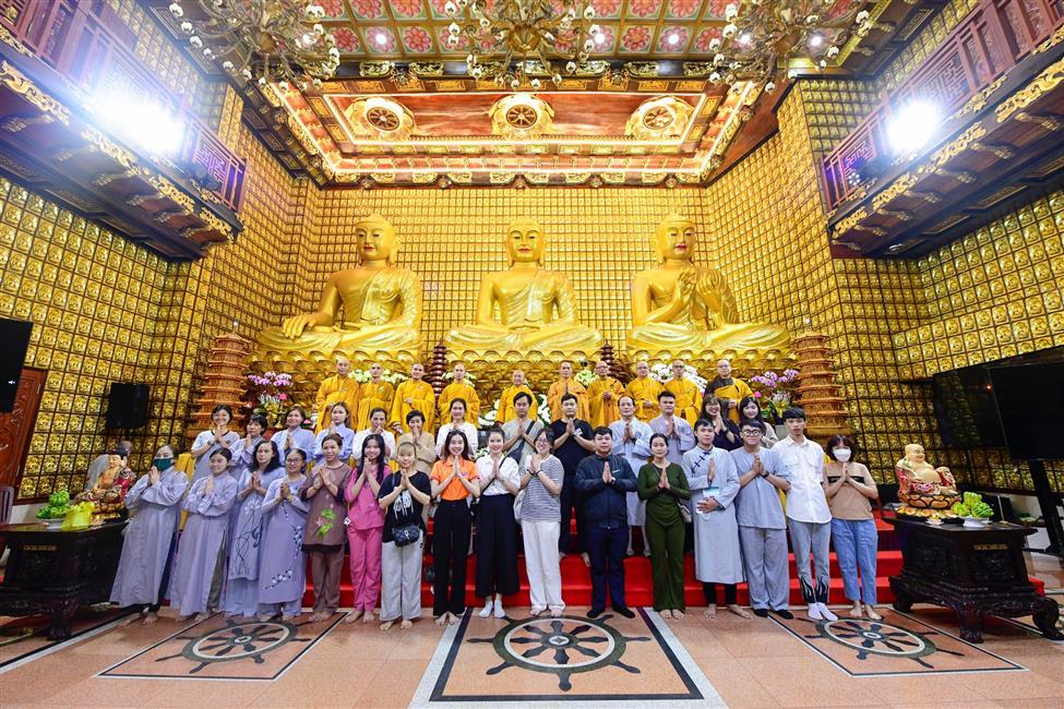 Trang nghiêm kỷ niệm Ngày Bồ-tát Quan Thế Âm đản sanh