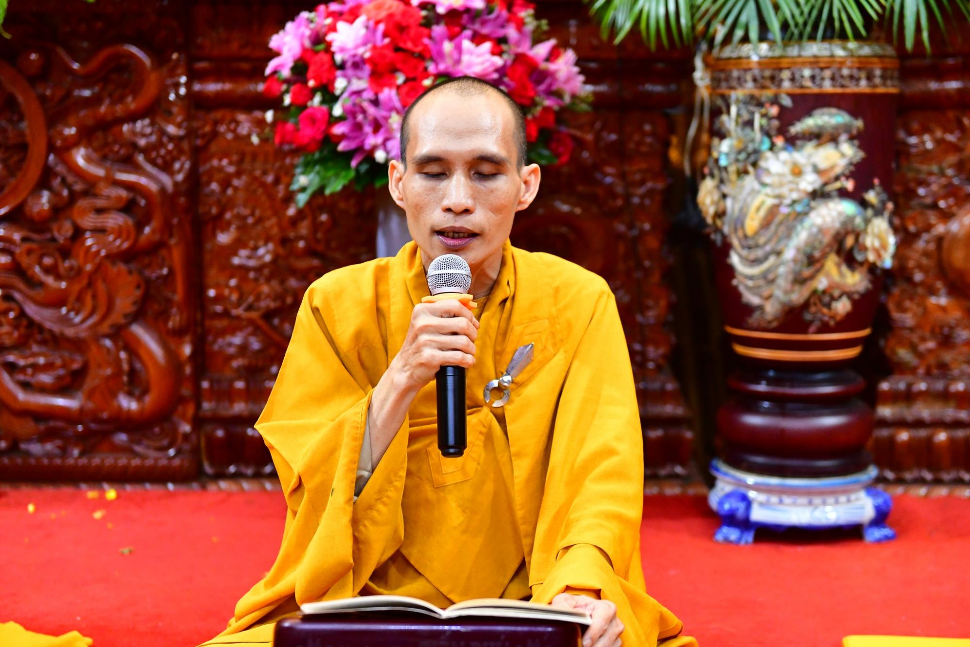 Cho con trẻ học hỏi điều hay tại chùa