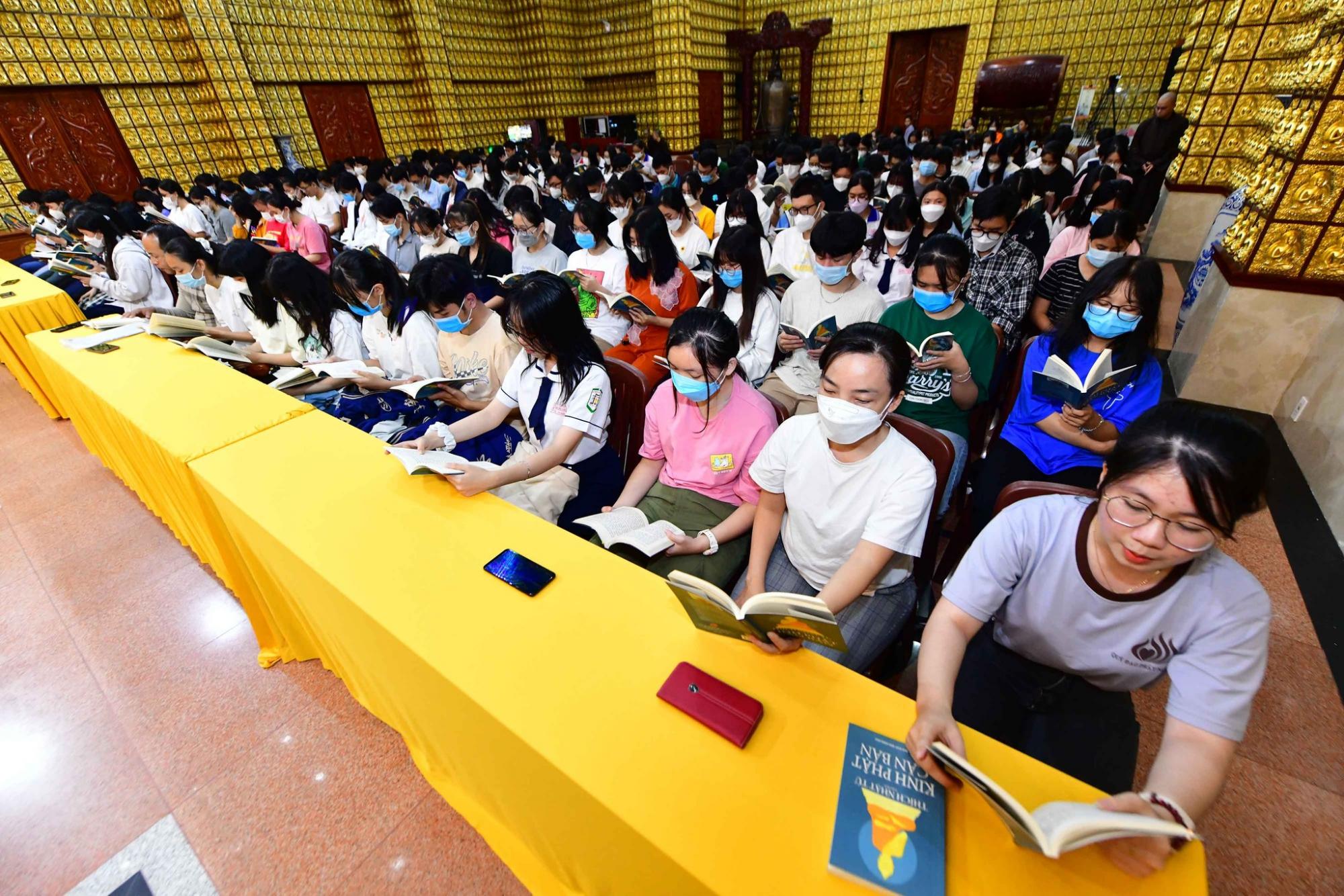 TT. Thích Nhật Từ tư vấn tâm lý cho gần 200 sĩ tử trước kỳ thi tốt nghiệp trung học phổ thông quốc gia năm 2022