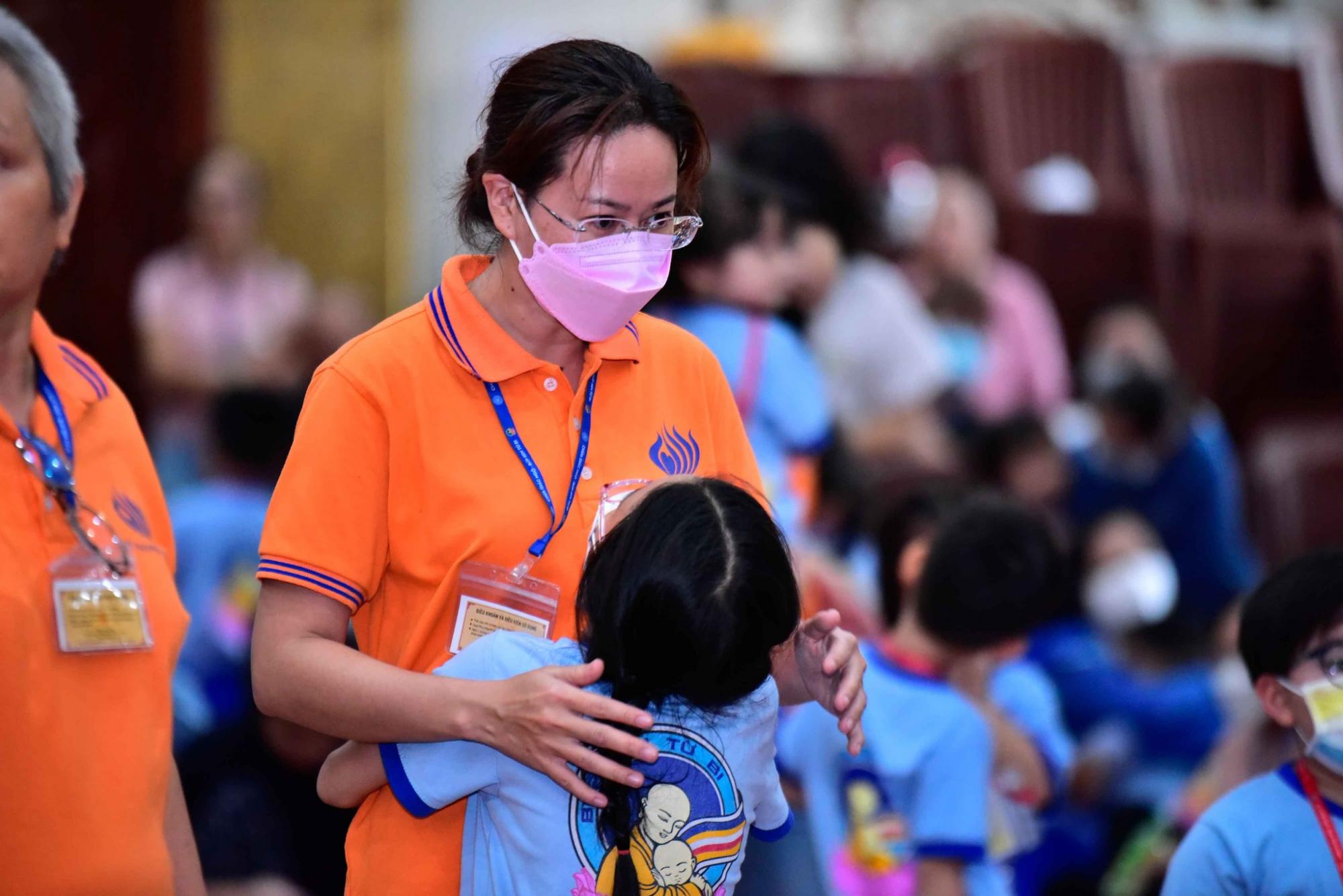 Cha mẹ ơi, cho con đến chùa học tập, vui chơi!