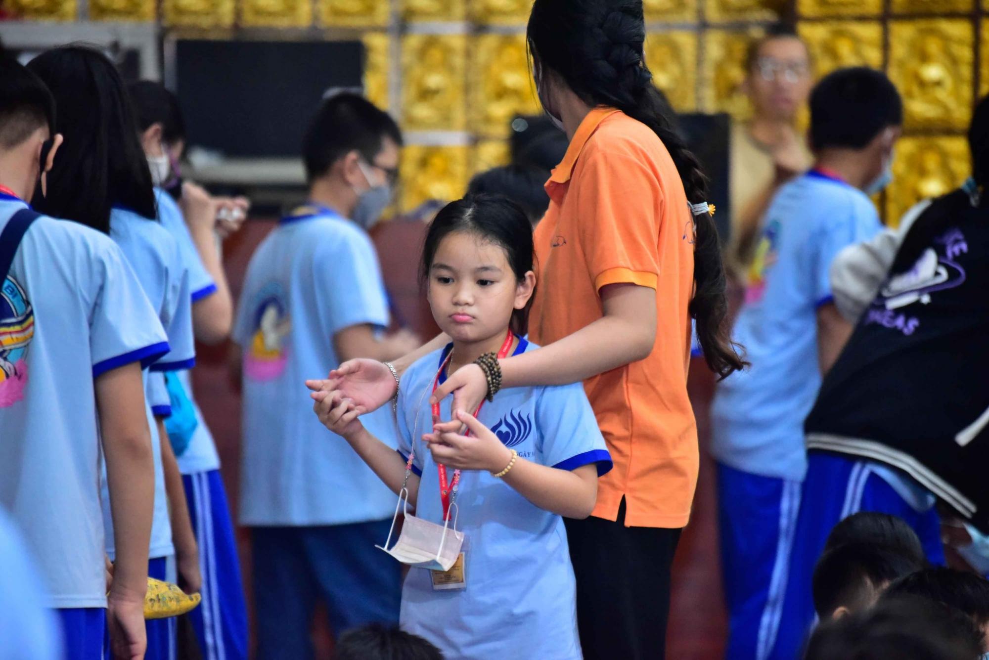 Cha mẹ ơi, cho con đến chùa học tập, vui chơi!