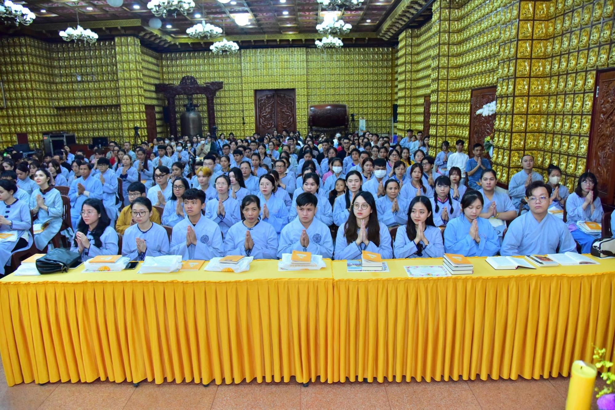 Lễ làm con Phật cho hơn 550 thiện nam tín nữ tại chùa Giác Ngộ