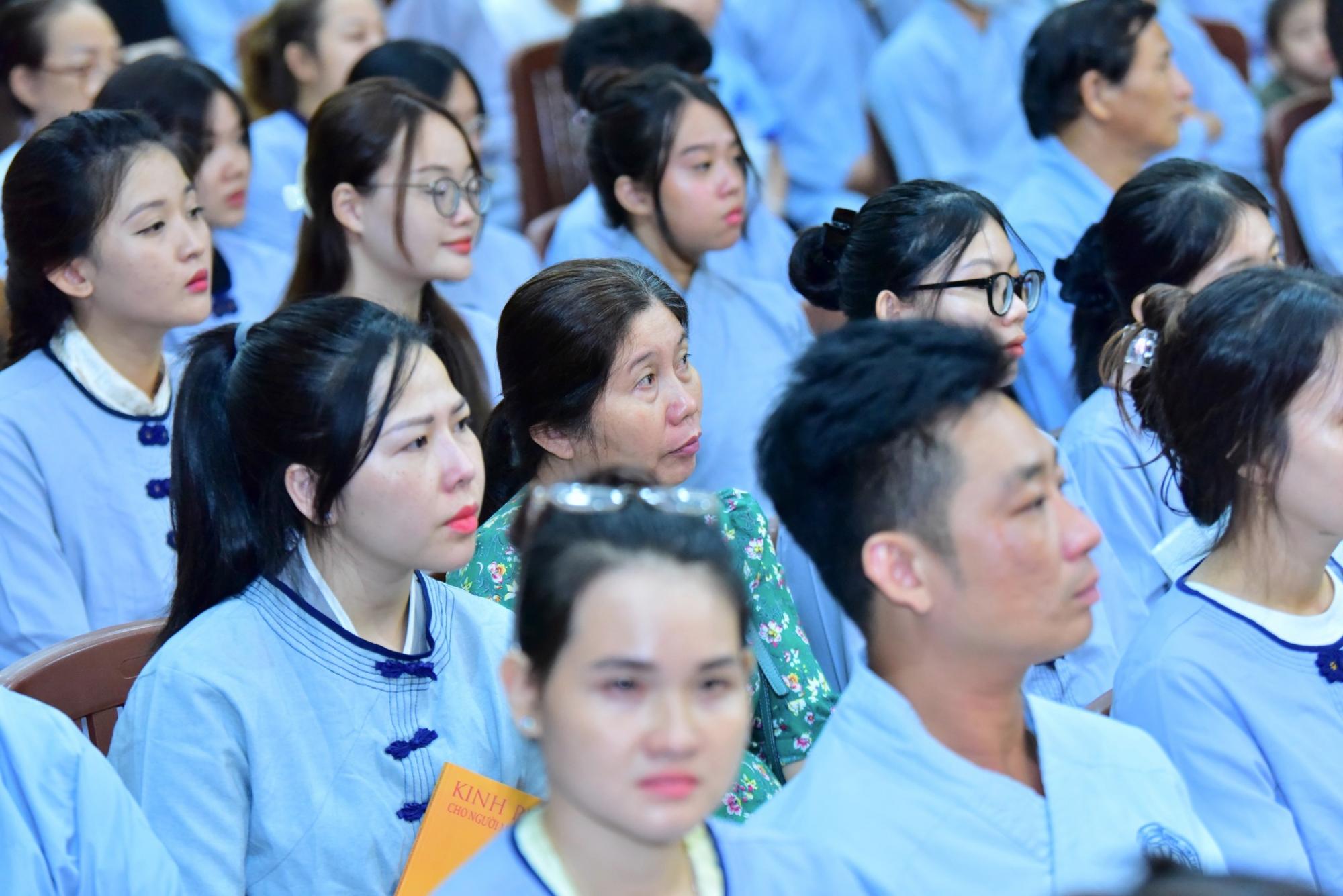 Lễ làm con Phật cho hơn 550 thiện nam tín nữ tại chùa Giác Ngộ