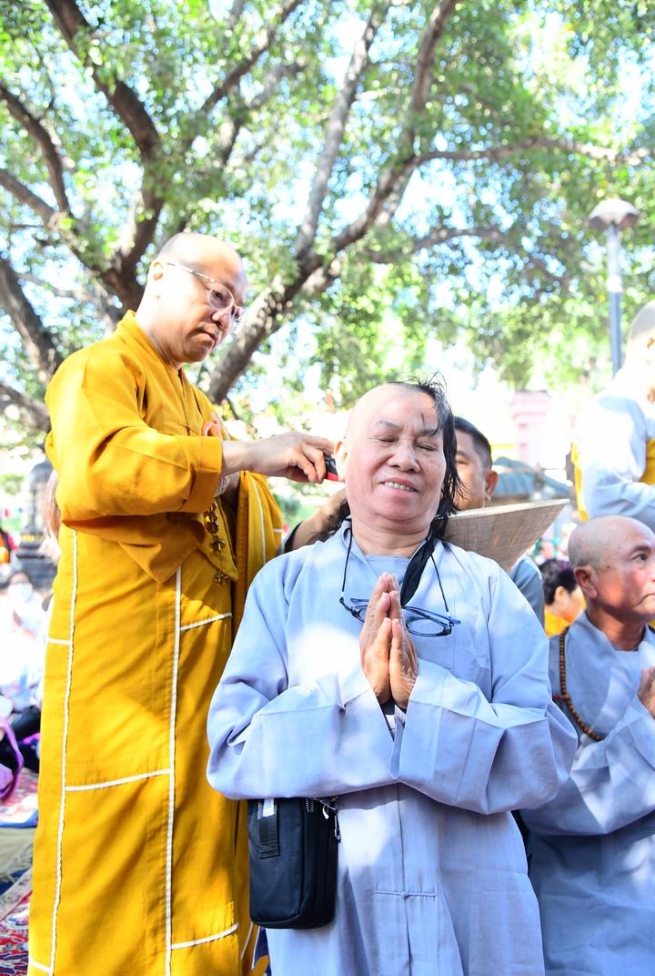 Xuất gia gieo duyên tại Bồ đề Đạo tràng