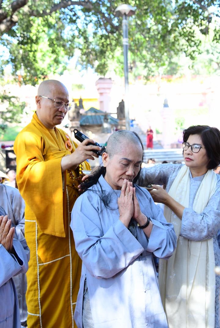 Xuất gia gieo duyên tại Bồ đề Đạo tràng