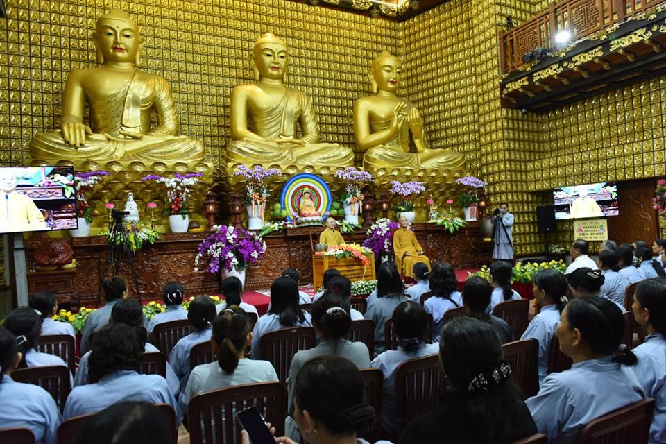 TT. Thích Nhật Từ giảng cho 160 Phật tử Quảng Nam