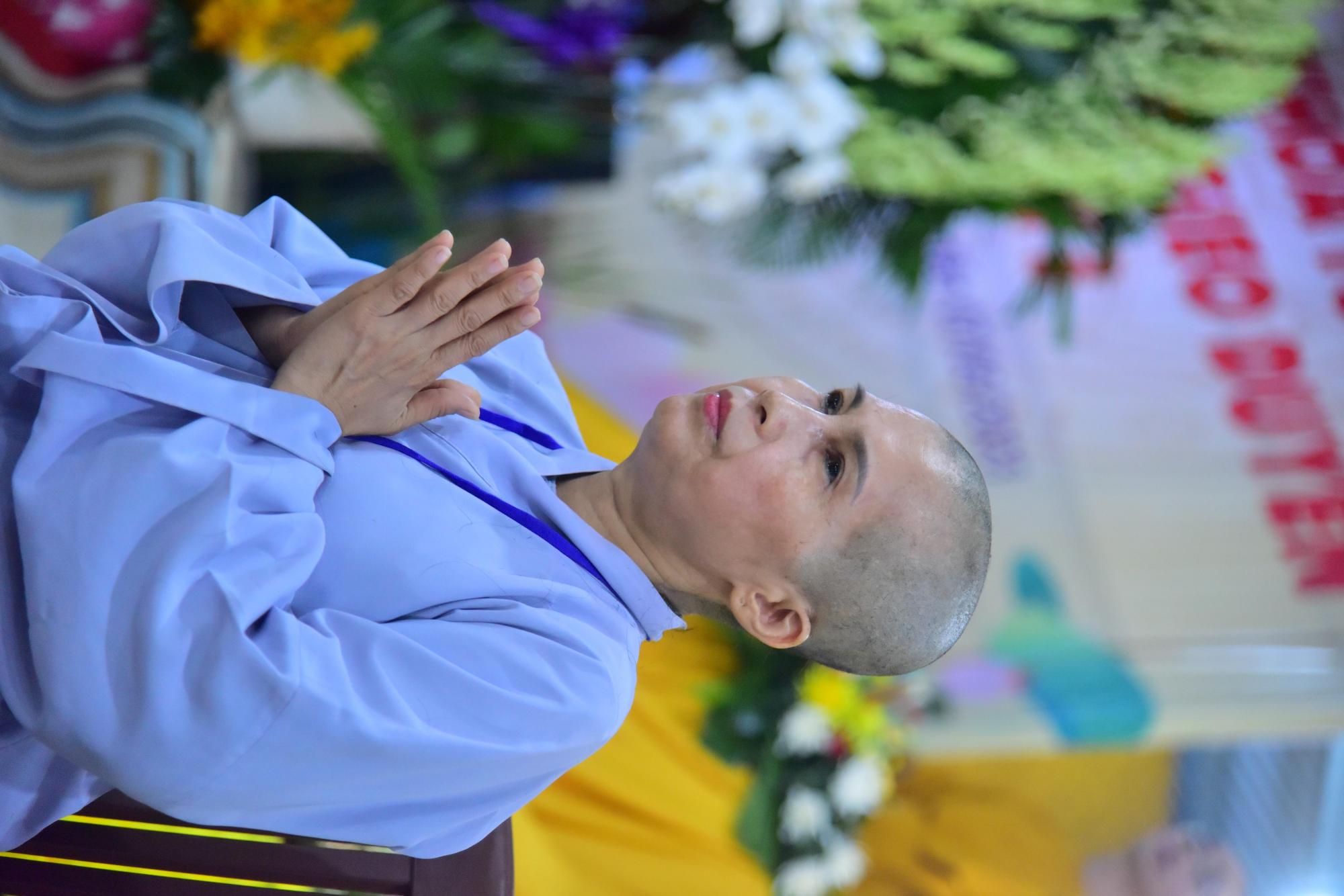 Thế phát cho 6 hành giả xuất gia gieo duyên