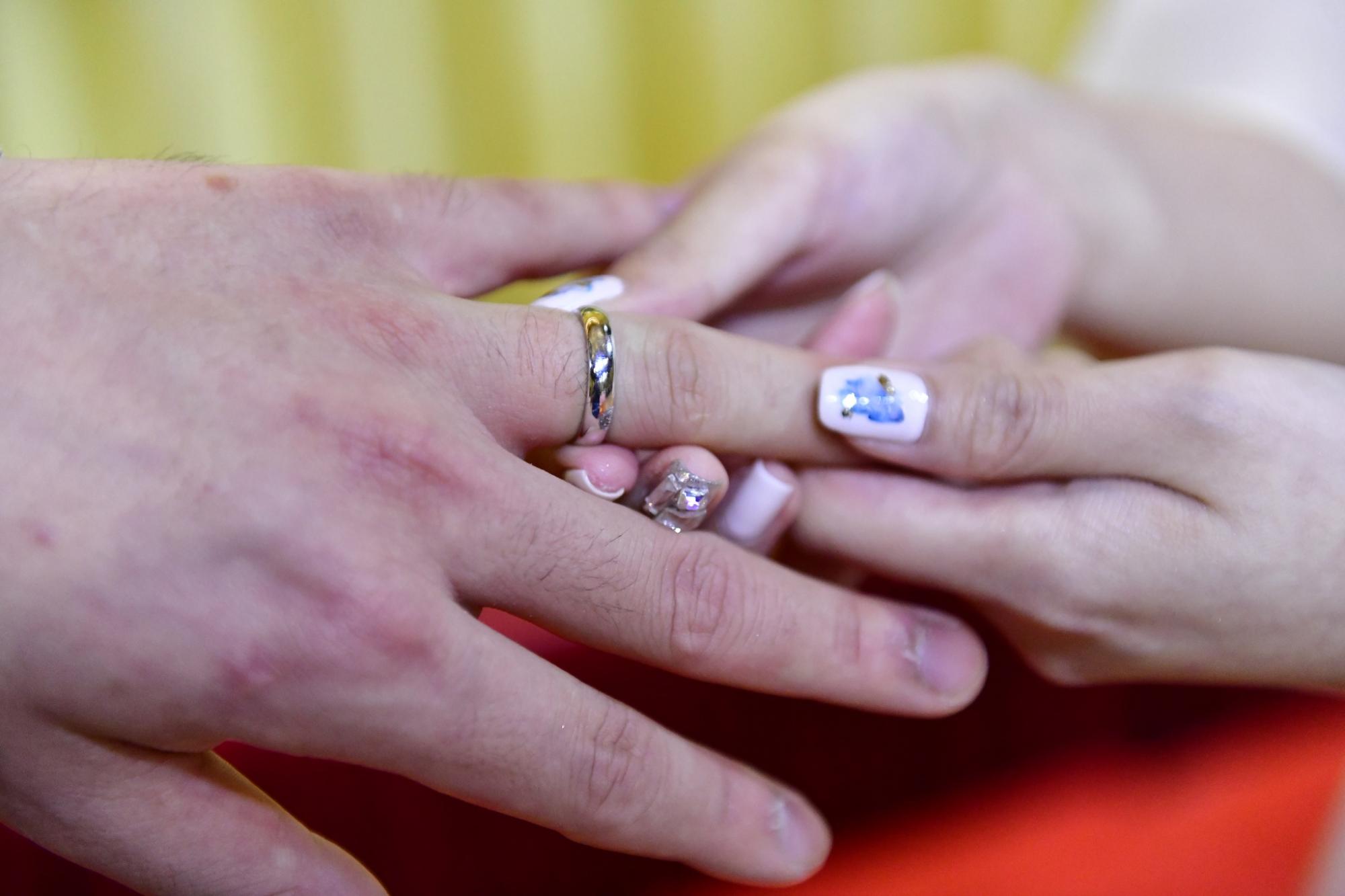 Vợ chồng xem nhau như đóa hoa, hôn nhân hạnh phúc mãi đến già