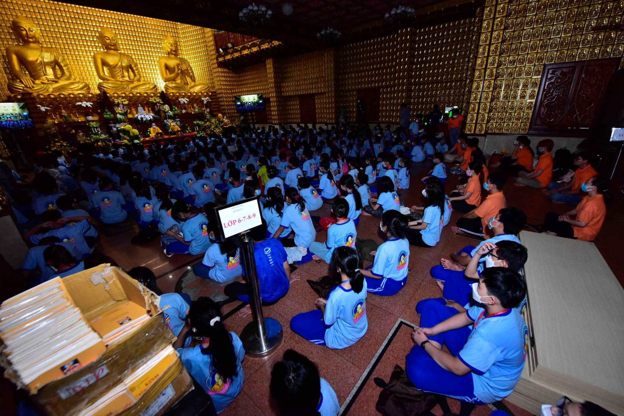 Cha mẹ ơi, cho con đến chùa học tập, vui chơi!