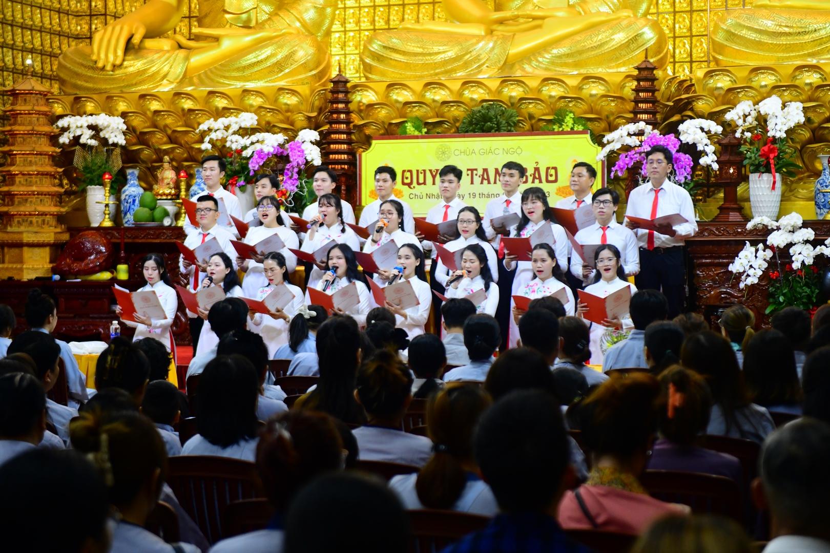 Gần 500 thiện nam, tín nữ chính thức trở thành đệ tử Phật