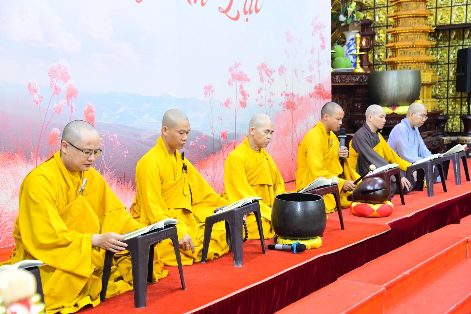 Cuối tuần đầy hỷ lạc trọn vẹn một ngày tu tại chùa Giác Ngộ (quận 10, TP.HCM)