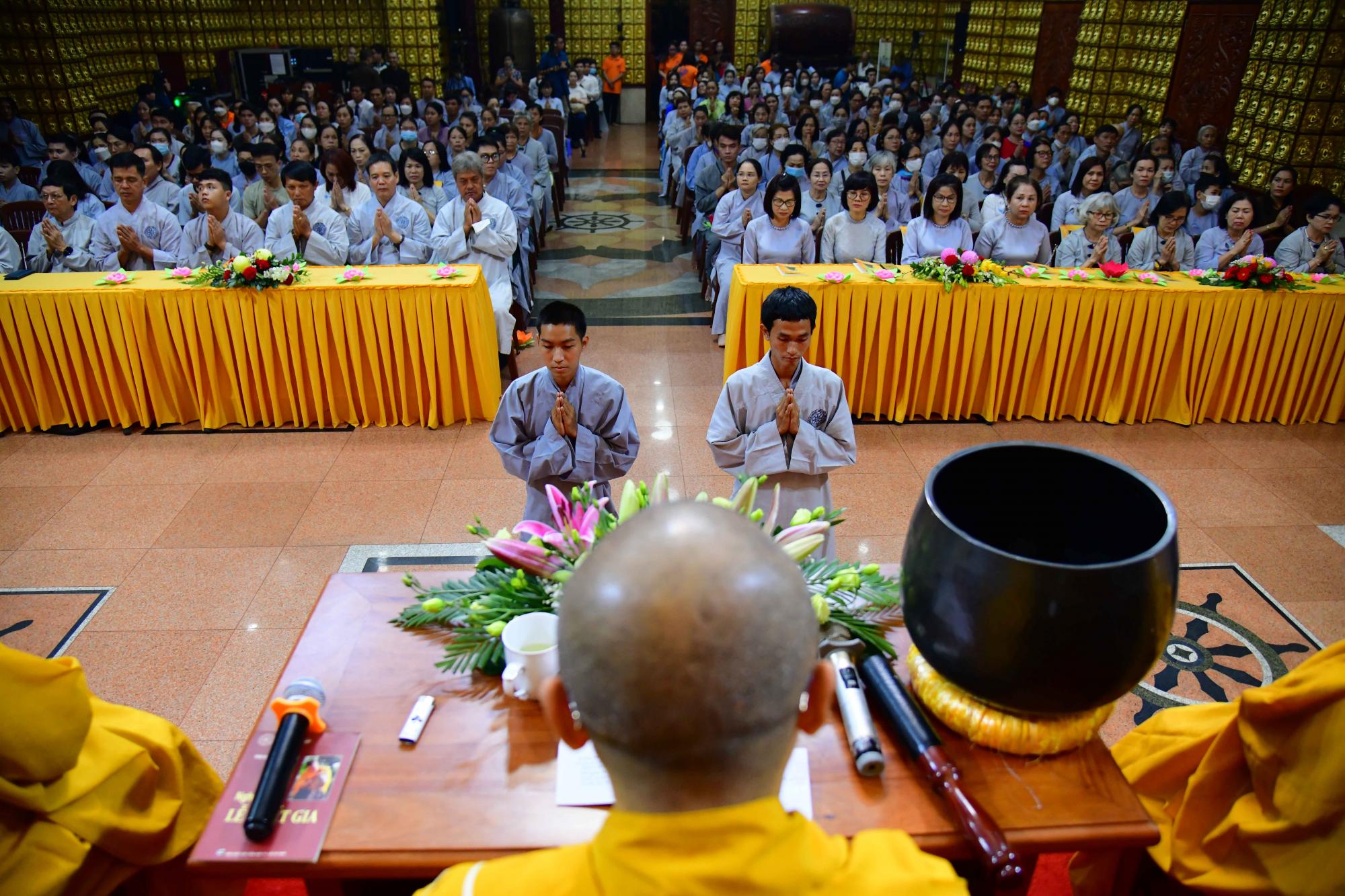 Trang nghiêm Đêm hoa đăng mừng ngày Thế Tôn thành đạo