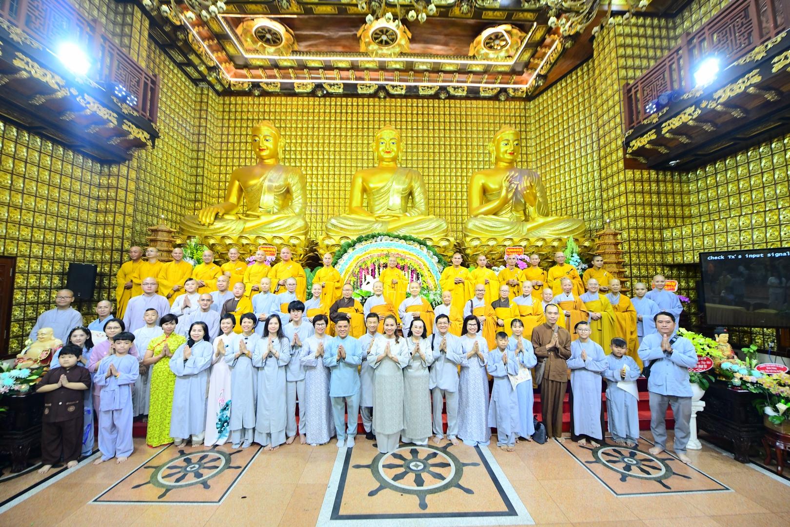 Lễ tưởng niệm Đức Phật nhập Niết bàn và kỷ niệm 56 năm ngày tiếp nối TT. Thích Nhật Từ