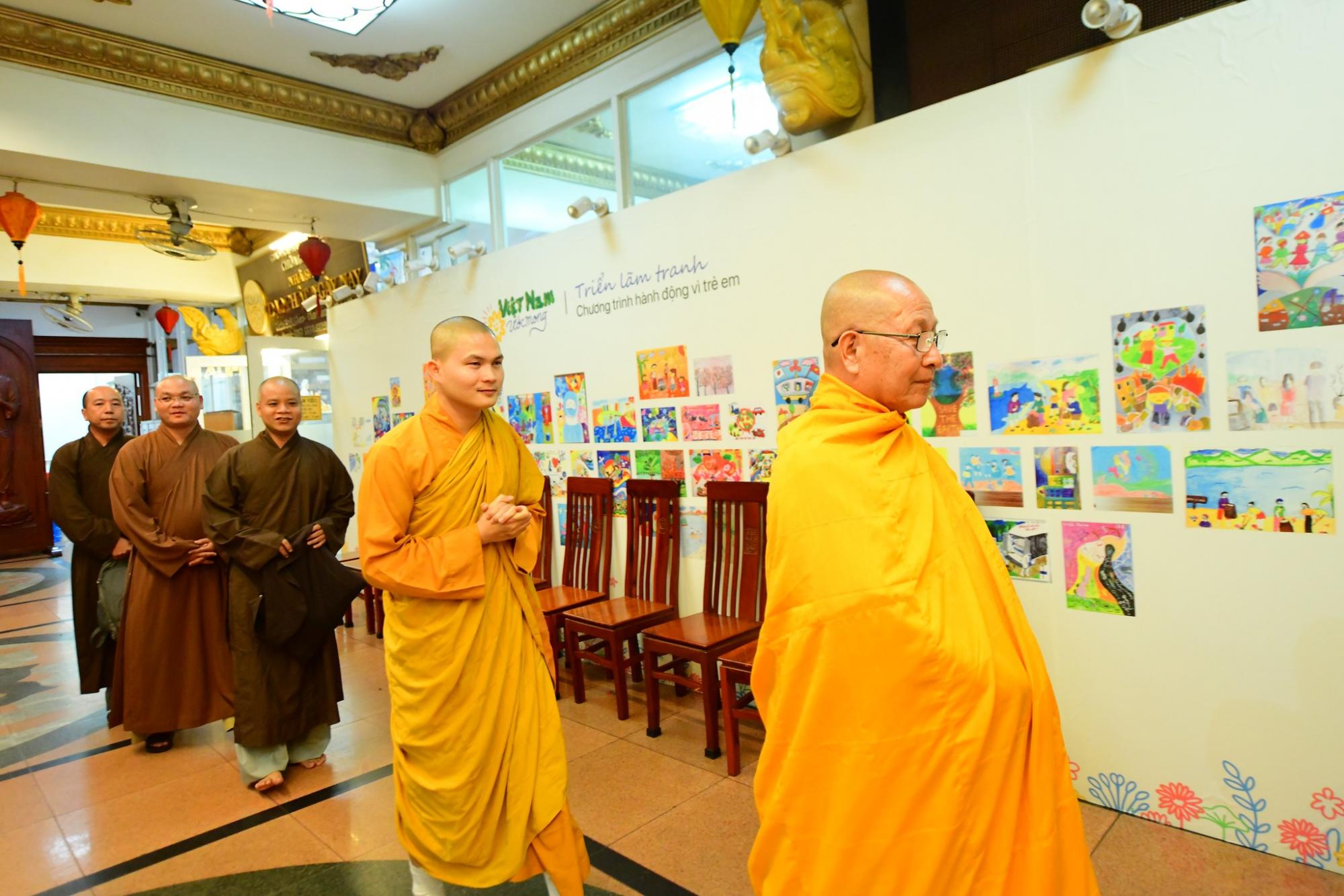 HT. Thích Minh Hồi gặp gở các bạn trẻ trong khóa tu Ngày An Lạc tại chùa Giác Ngộ