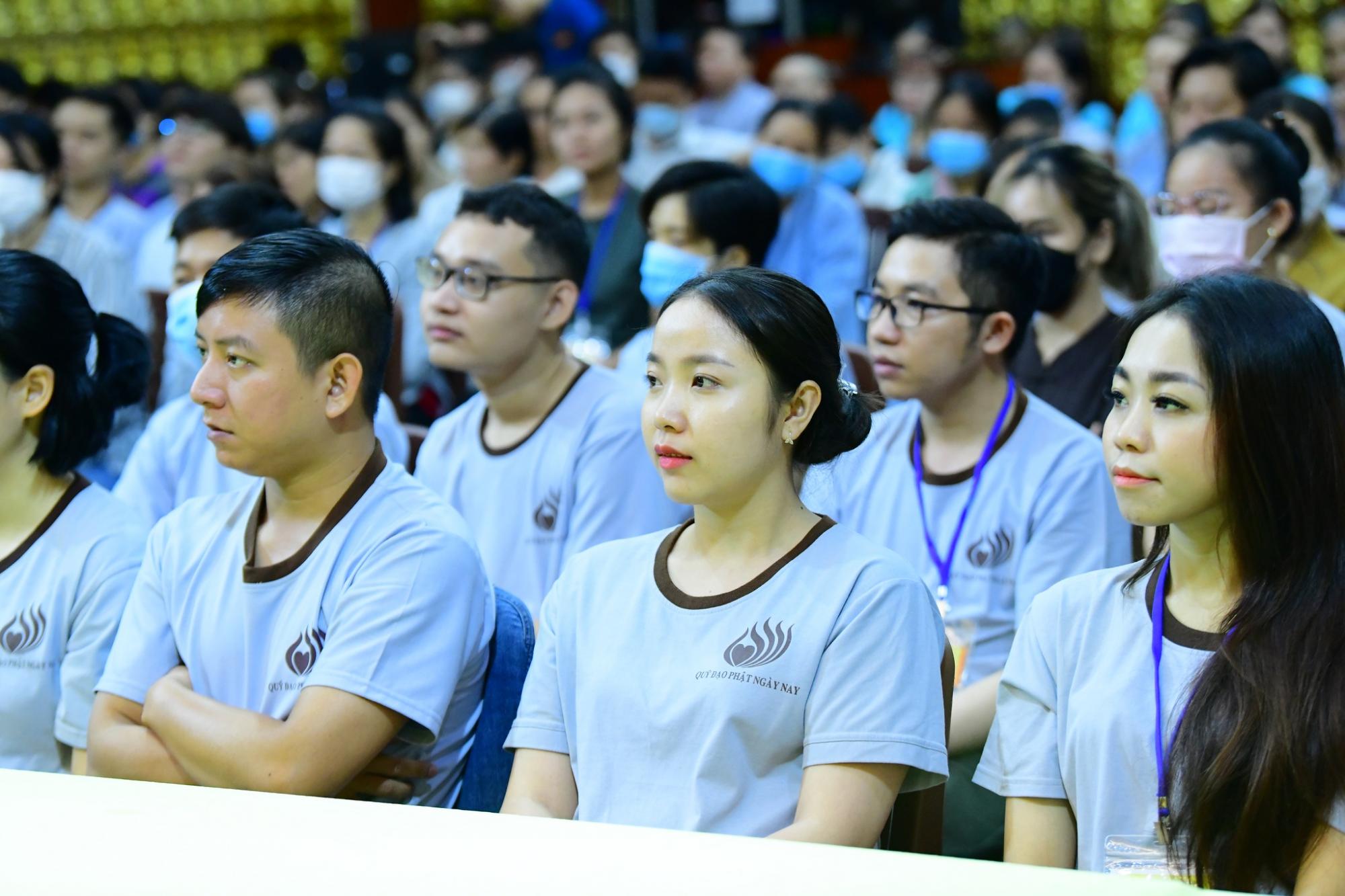 HT. Thích Minh Hồi gặp gở các bạn trẻ trong khóa tu Ngày An Lạc tại chùa Giác Ngộ