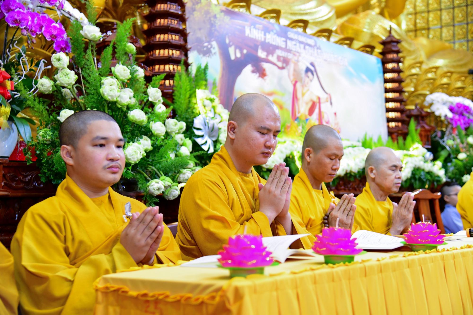 Thiêng liêng lễ tưởng niệm ngày Đức Phật xuất gia tại chùa Giác Ngộ