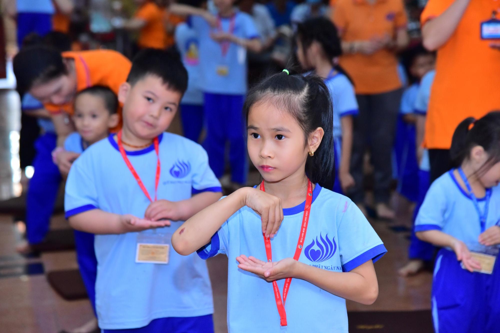 Sôi nổi khóa tu Búp sen từ bi tại Chùa Giác Ngộ