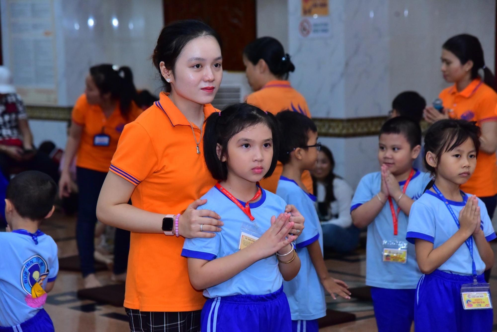 Sôi nổi khóa tu Búp sen từ bi tại Chùa Giác Ngộ