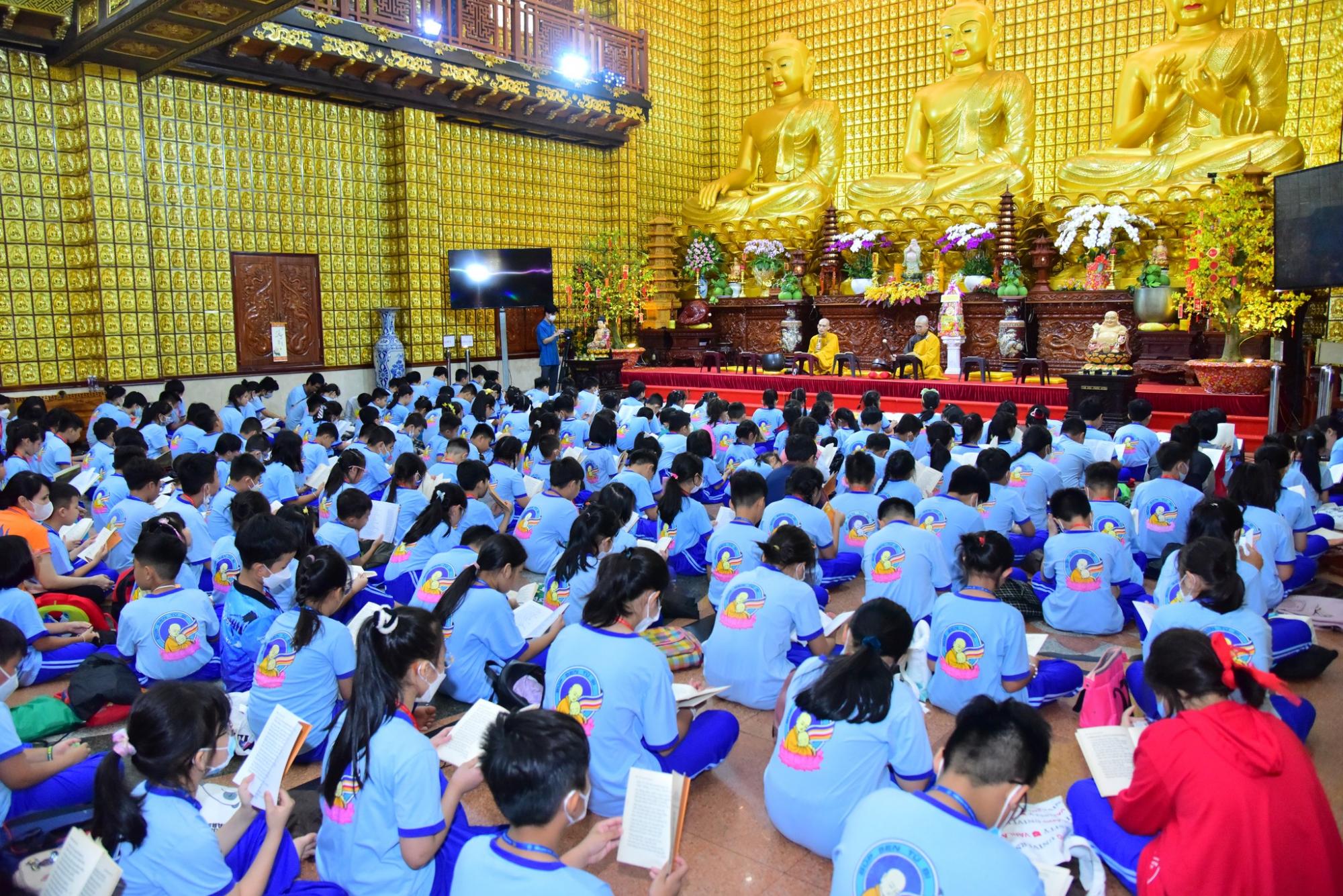 Sôi nổi khóa tu Búp sen từ bi tại Chùa Giác Ngộ