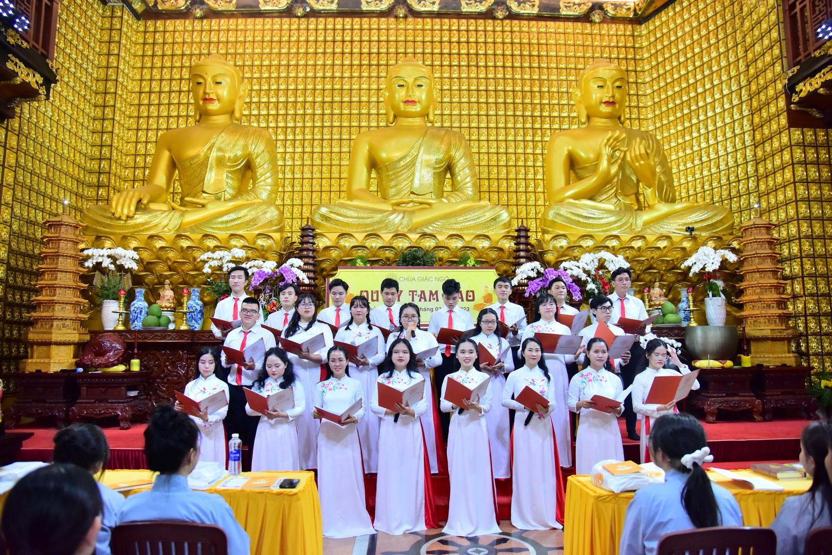Gần 500 thiện nam, tín nữ chính thức trở thành đệ tử Phật