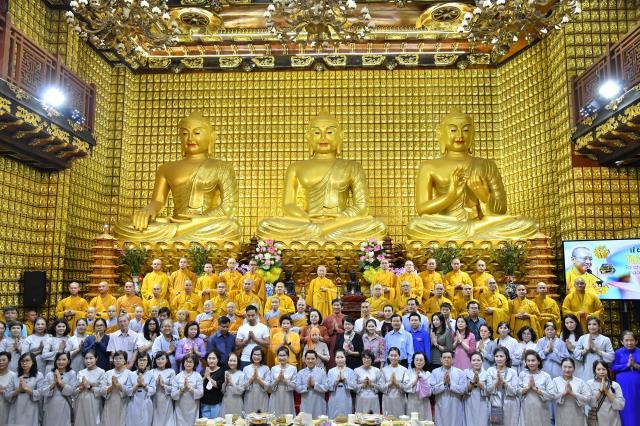 GĐPT Ngộ Mi Hồng cúng dường Trai tăng nhân bảy tuần thất của người mẹ khả kính