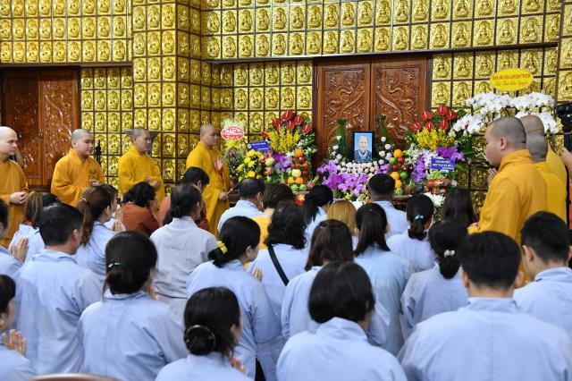 GĐPT Ngộ Mi Hồng cúng dường Trai tăng nhân bảy tuần thất của người mẹ khả kính