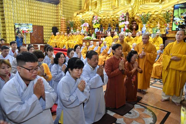 GĐPT Ngộ Mi Hồng cúng dường Trai tăng nhân bảy tuần thất của người mẹ khả kính