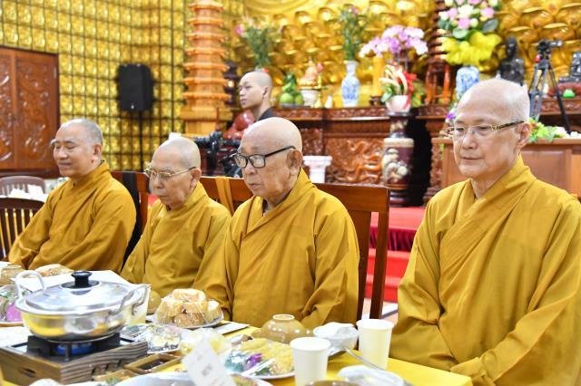 GĐPT Ngộ Mi Hồng cúng dường Trai tăng nhân bảy tuần thất của người mẹ khả kính