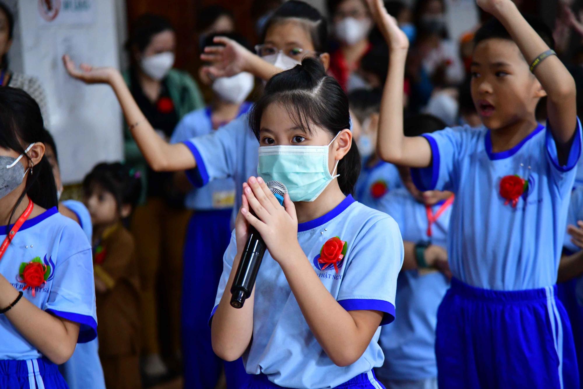 Hơn 500 búp sen hiếu hạnh nhớ thương công ơn cha mẹ