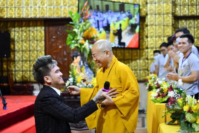 Ca sĩ Lâm Chấn Huy tham dự Talkshow “Vì sao tôi theo đạo Phật” tại chùa Giác Ngộ