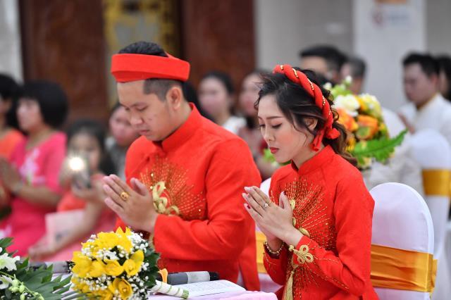 Chùa Giác Ngộ: Lễ hằng thuận của chú rể Du Phạm Quang và cô dâu Trần Thị Mỹ Dung
