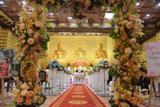 Lễ hằng thuận của đôi uyên ương Văn Sơn và Bạch Thảo