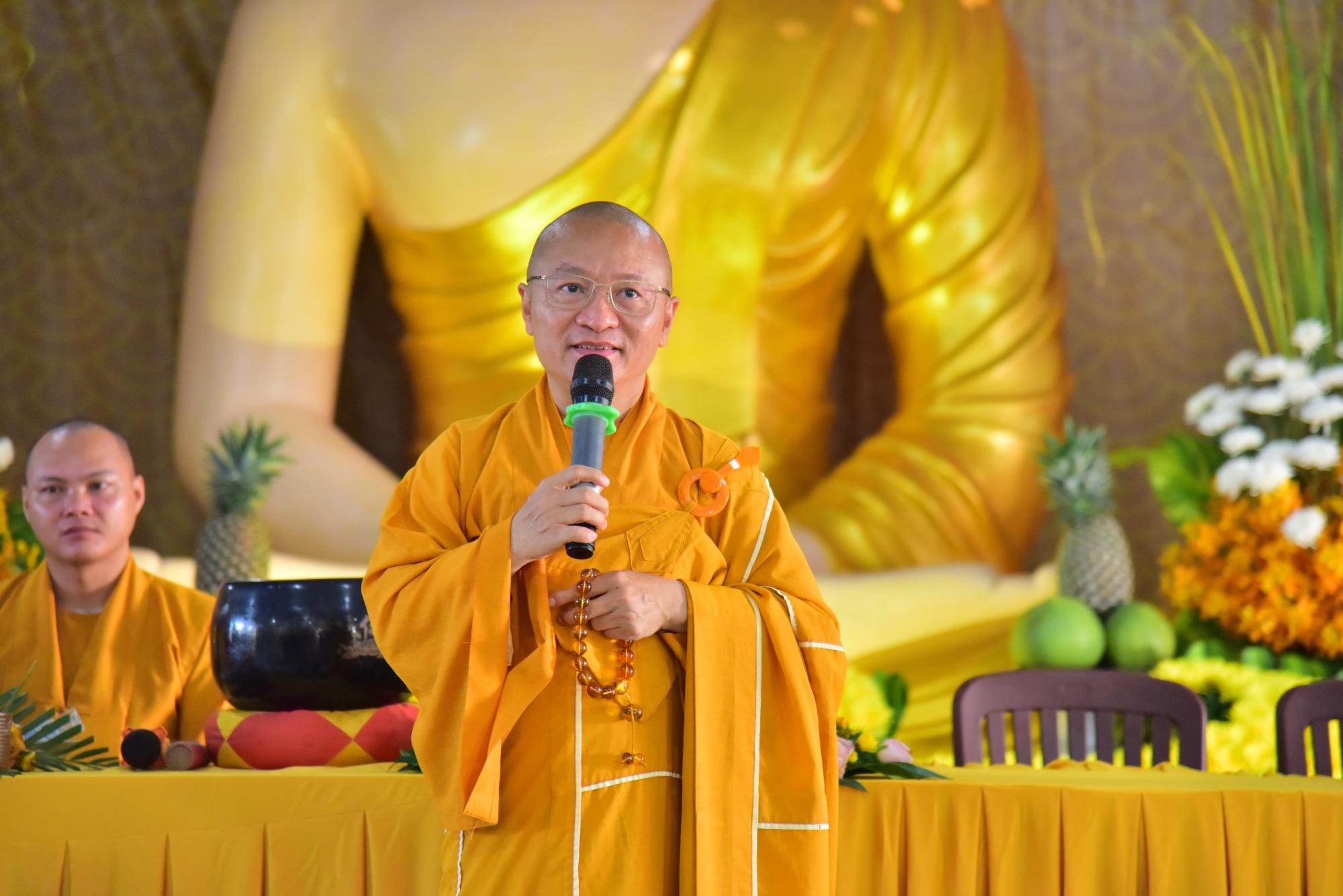 Thế phát cho 6 hành giả xuất gia gieo duyên