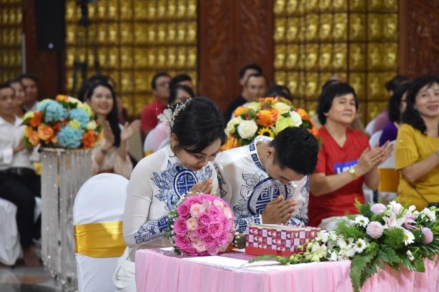 Lễ hằng thuận của đôi uyên ương Văn Sơn và Bạch Thảo